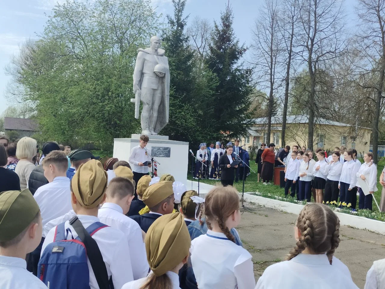 📌 Сегодня  учащиеся и педагоги Азановской школы приняли участие в торжественном Митинг...