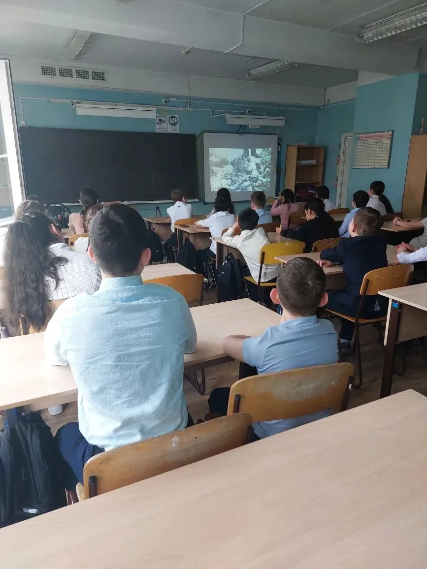 🇷🇺РАЗГОВОРЫ О ВАЖНОМ🇷🇺   Утро 4 мая 2026 года в нашей школе началось с торжественной линейки, поднят