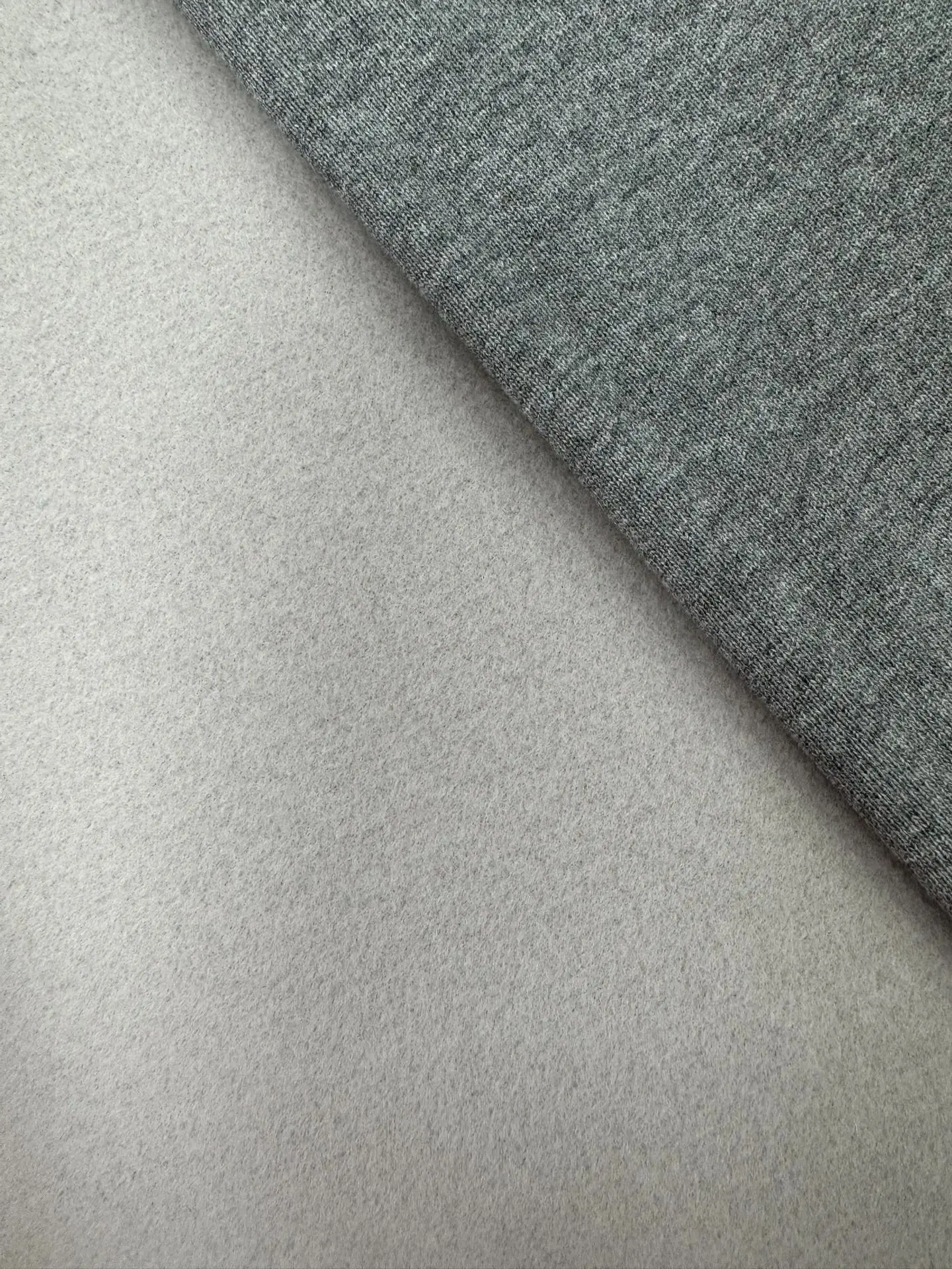 Maison Margiela никогда не следовал трендам, он их создавал. Но этой осенью даже этот з...