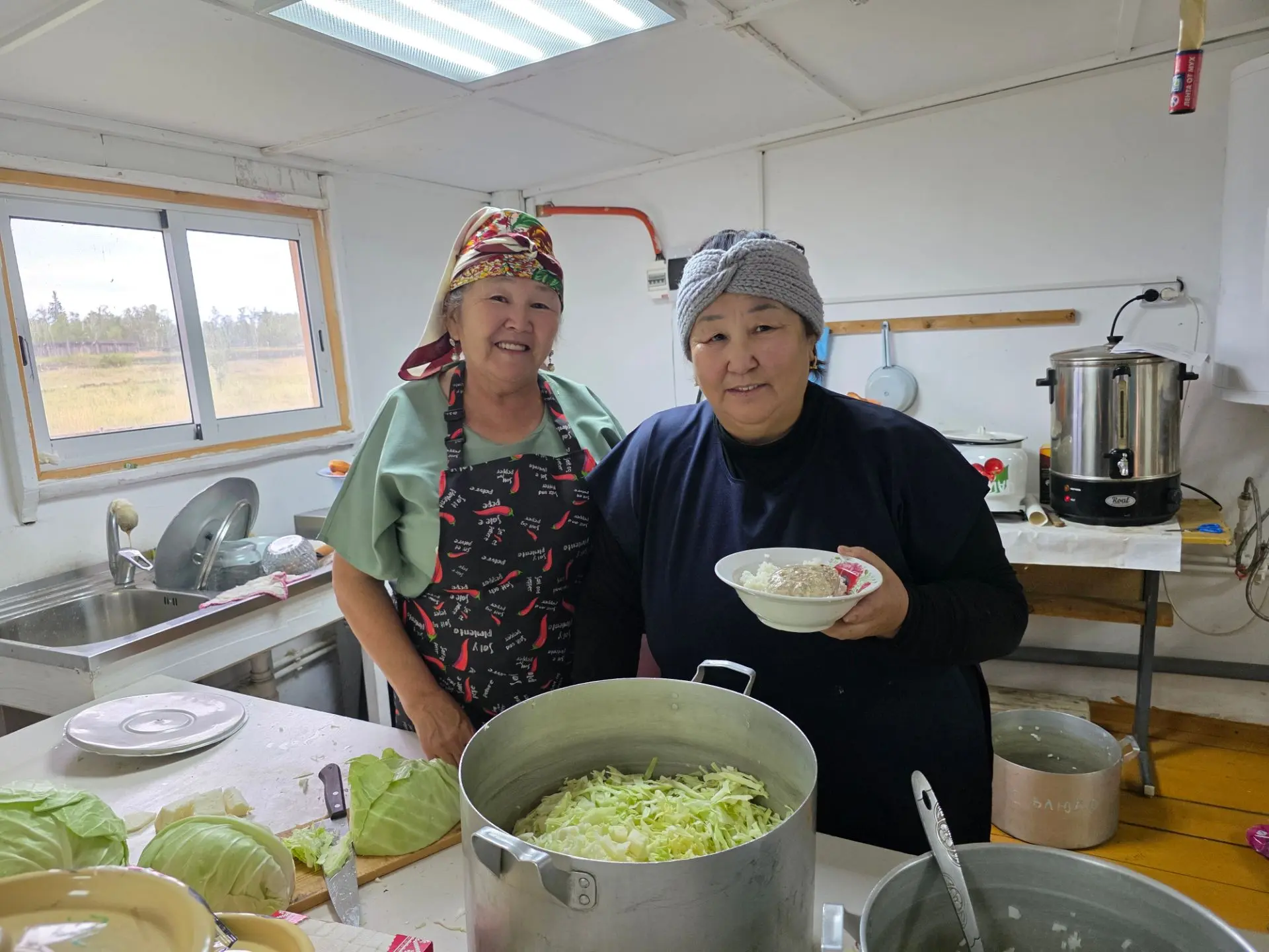 Бу курдук, өрөспүүбүлүкэтээҕи слет улуустар икки ардыларынааҕы доҕордоһууну кэҥэтиэ, кө...