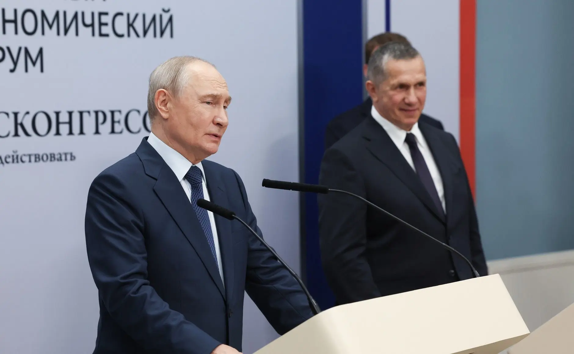 Президент дал старт инфраструктурным проектам страны, среди которых морской угольный те...