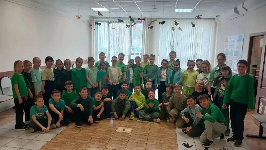 🔥Яркая пятница!  💚В пятницу наша школа буквально расцвела! «Зеленая пятница» прошла на ура, и коридо