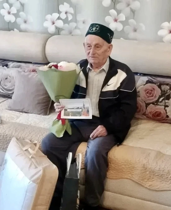С 98‑летием поздравляем ветерана Великой Отечественной войны и труженика тыла Хасанова ...