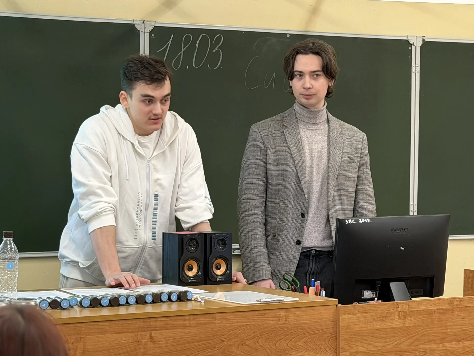 Совёнок на связи! 🦉  Сегодня в нашей школе случилось нечто особенное — у 8 «А» прошёл необычный урок