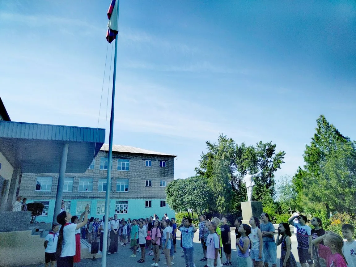 🇷🇺 С Днём России, дорогие друзья! 🇷🇺

Сегодня в нашем летнем лагере «Солнышко» прошёл по-настоящ