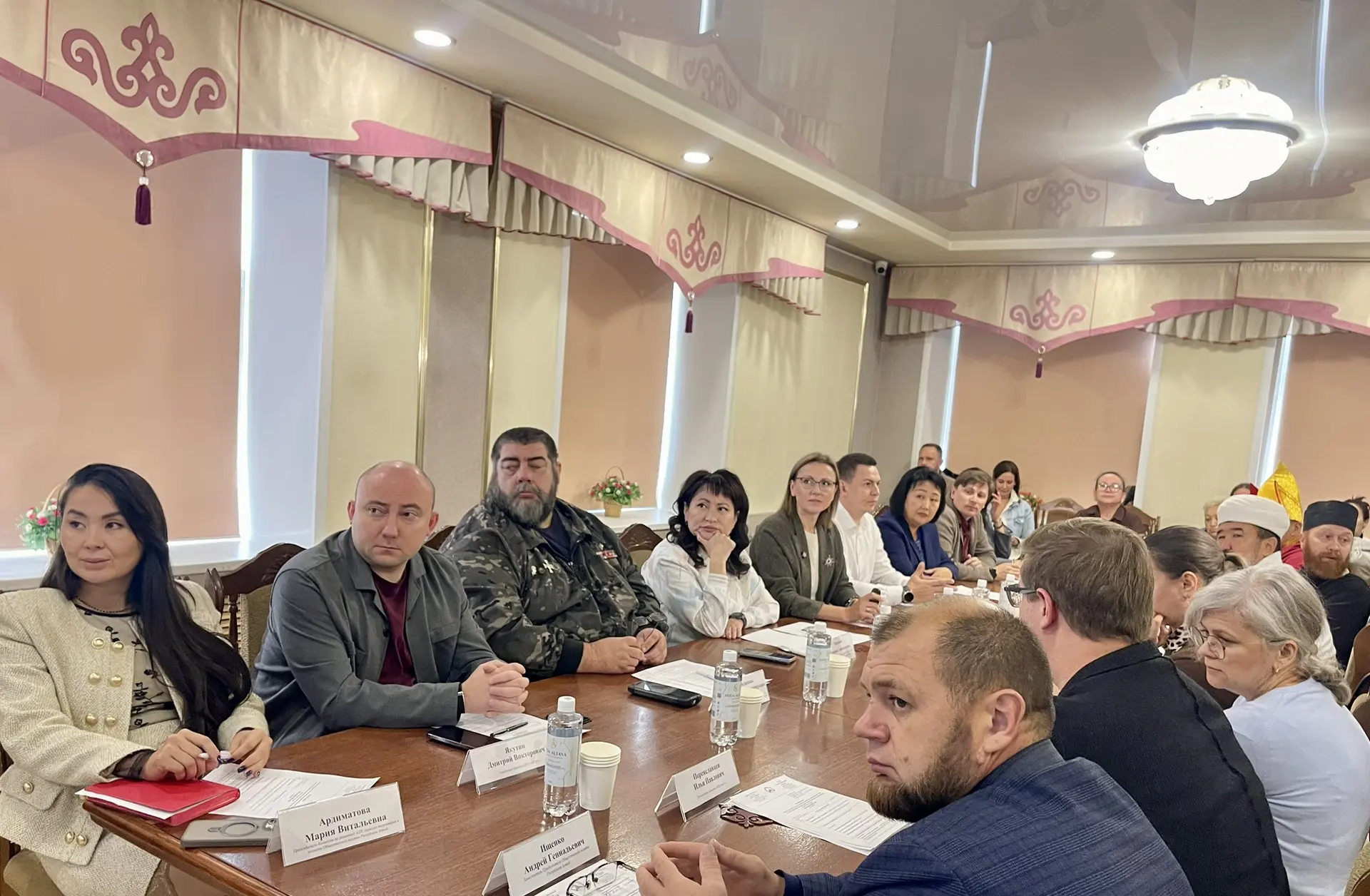 Продолжаем обсуждение архитектурного кода Республики Алтай. Сегодня встретились с члена...