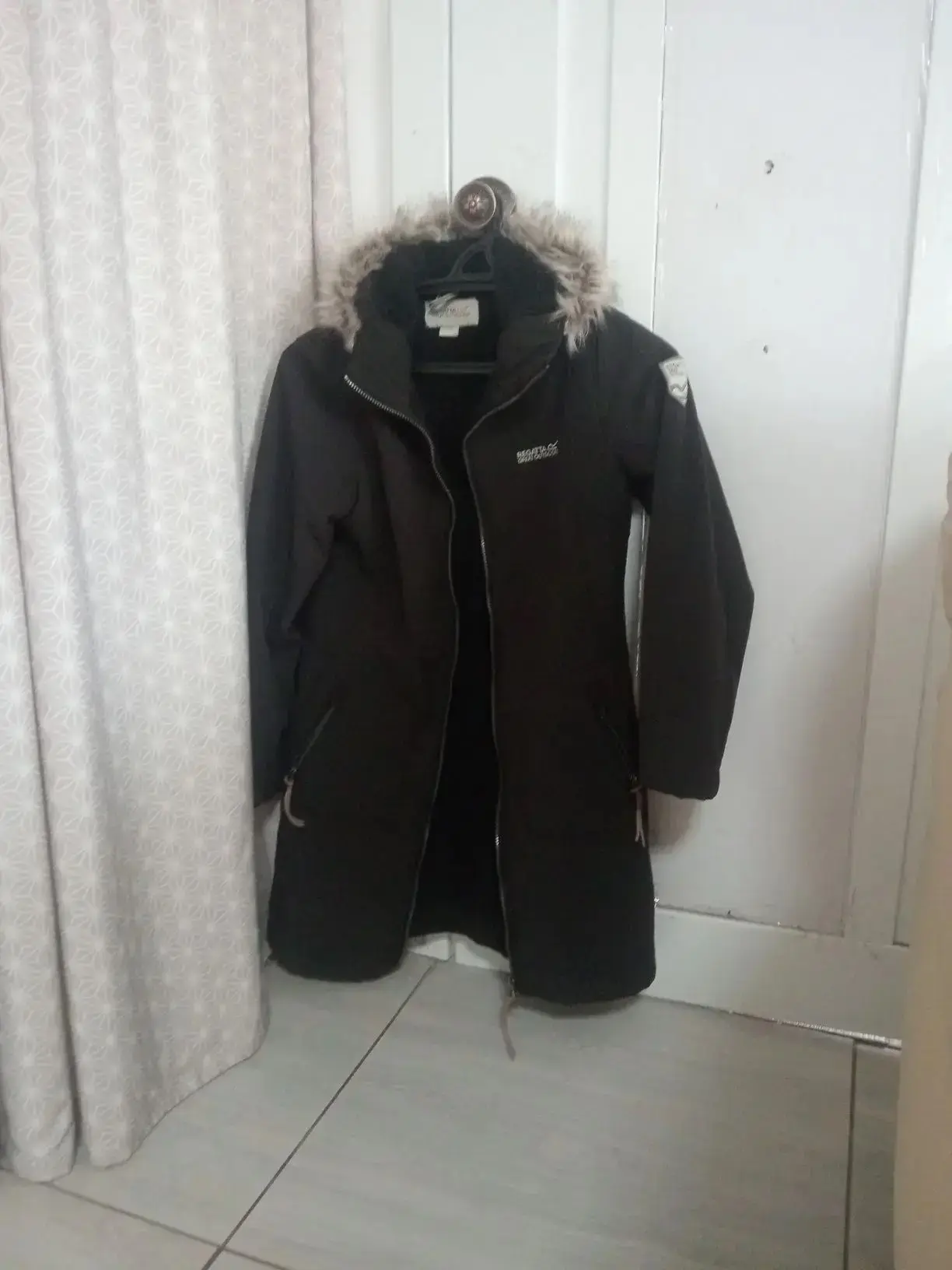 Продам куртки,парки женские б/у ,в хорошем состоянии р-р 42-44  46-48  Тел для связи 89041650404  💰Ц
