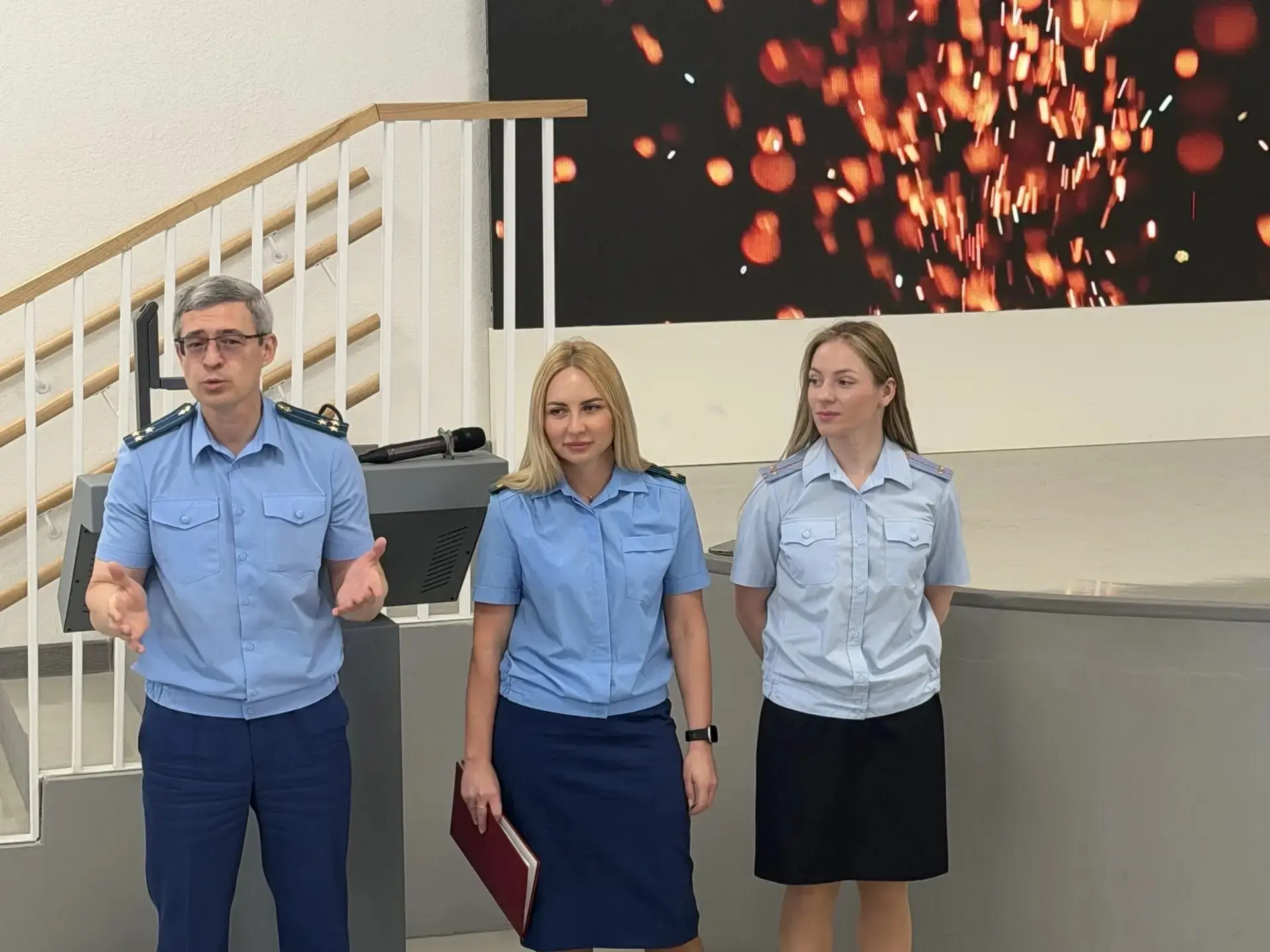 🚨 Профилактическое мероприятие по безопасности на транспорте: встреча школьников с представителями п