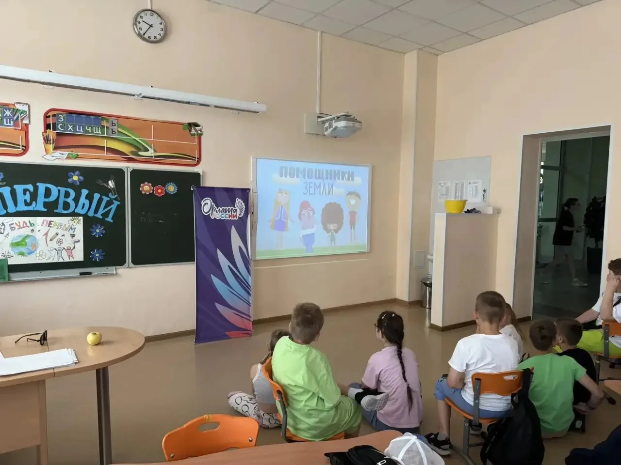 Маленькие герои заботы о планете: как школьный лагерь учится быть "Помощниками Земли"! 🌍💚Сегодня в