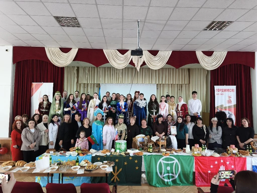 🤝 Единство в многообразии: праздник культур в сердце нашего колледжа! 🇷🇺

Наша страна – это огром