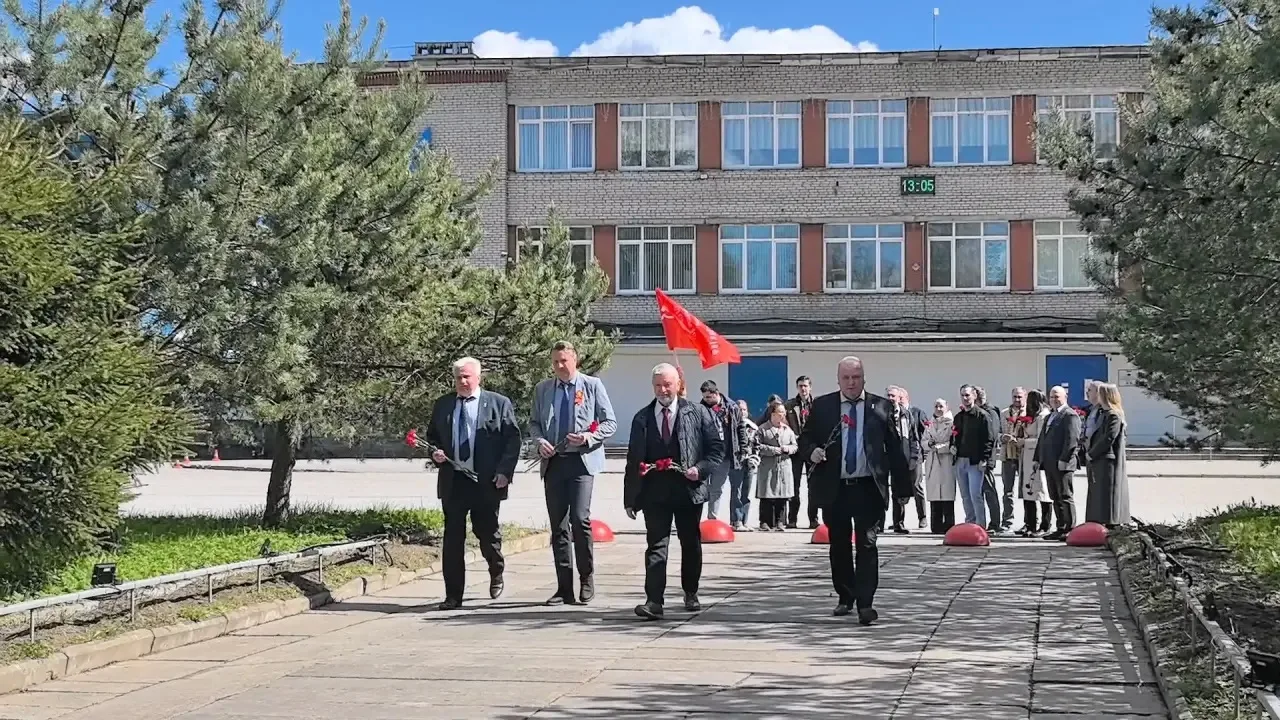 🎖️Сотрудники ФГУП «НИИ ГПЭЧ» ФМБА России почтили память героев Великой Отечественной войны🎖️

8 ма