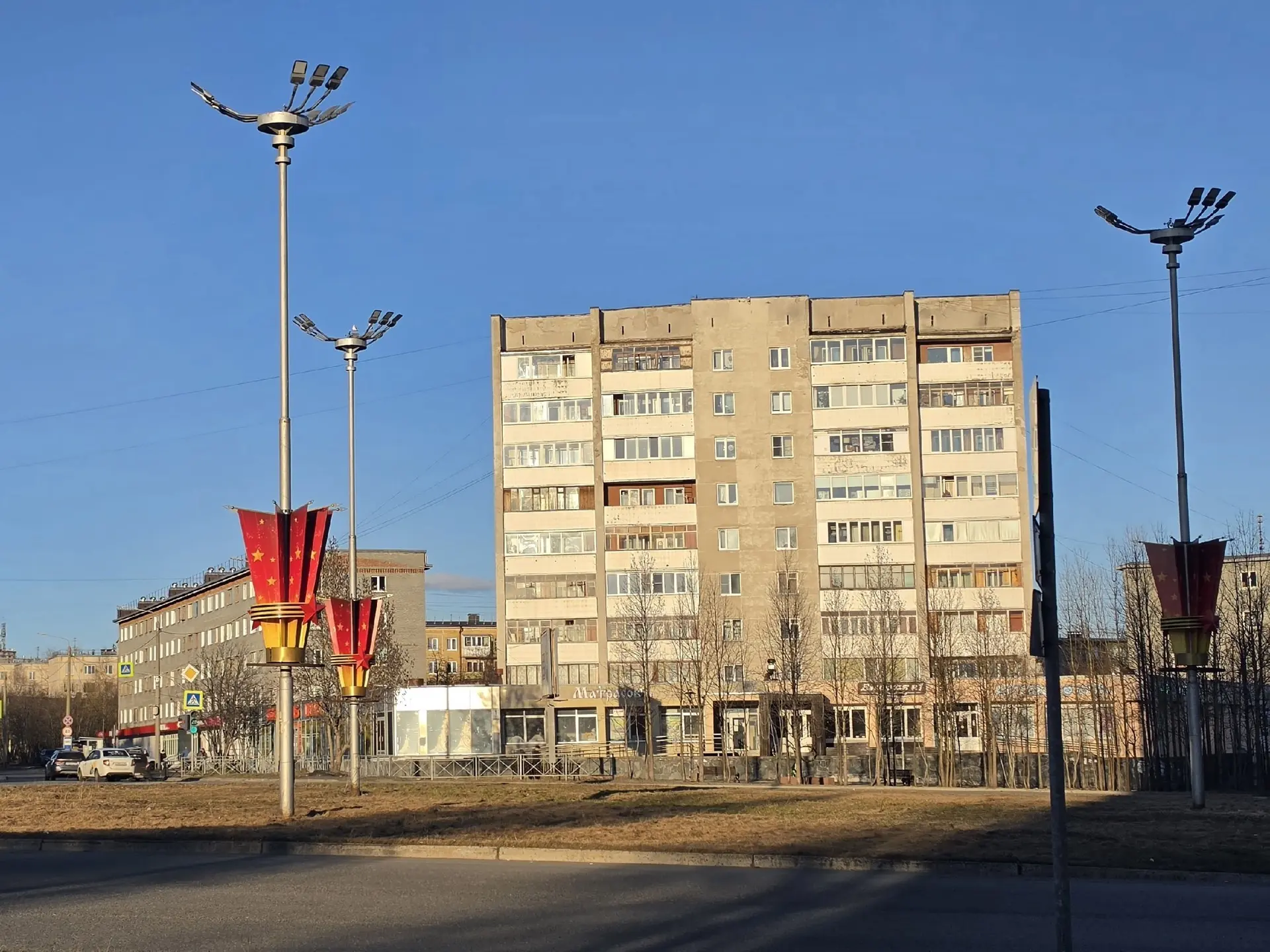 💡Уличное освещение в Апатитах отключено: впереди белые ночи и полярный день.
