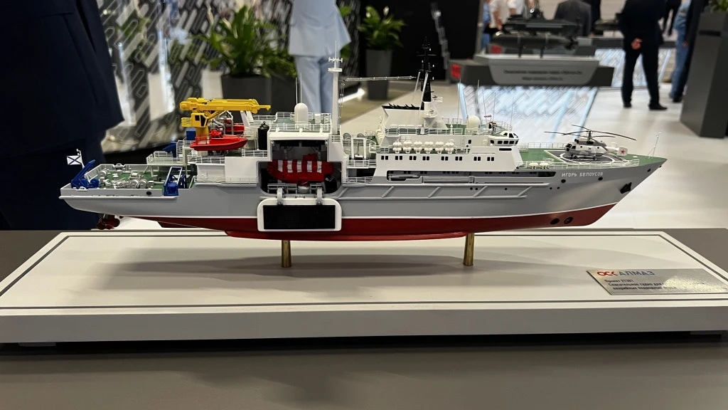На Международном военно-морском салоне «ФЛОТ-2026» в Кронштадте представили новое спасательное судно