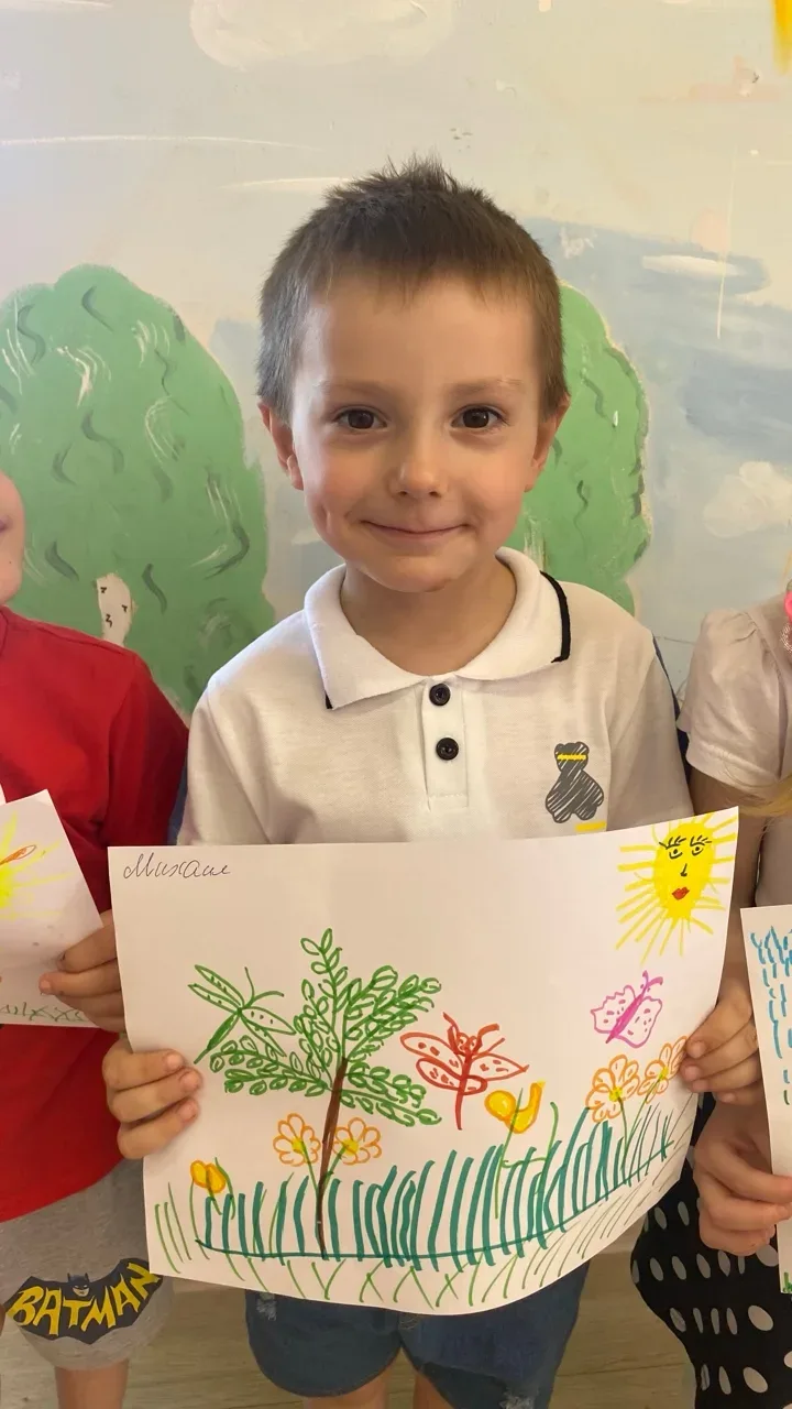 🌻🎨 «Мы рисуем лето!» — когда на бумаге расцветает солнце
Лето ещё не вступило в свои права на кале