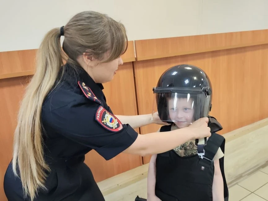 В Буе в канун Дня защиты детей полицейские и общественники наградили призеров регионального этапа ко
