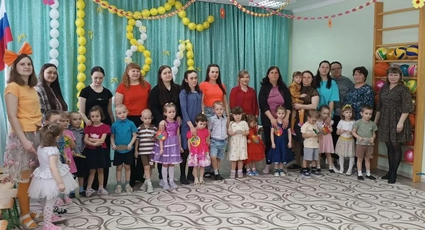 С прекрасным праздником весны