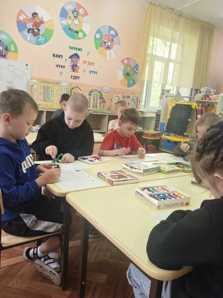 Лепка по замыслу позволяет детям определять самостоятельно тему работы,использовать уже усвоенные сп