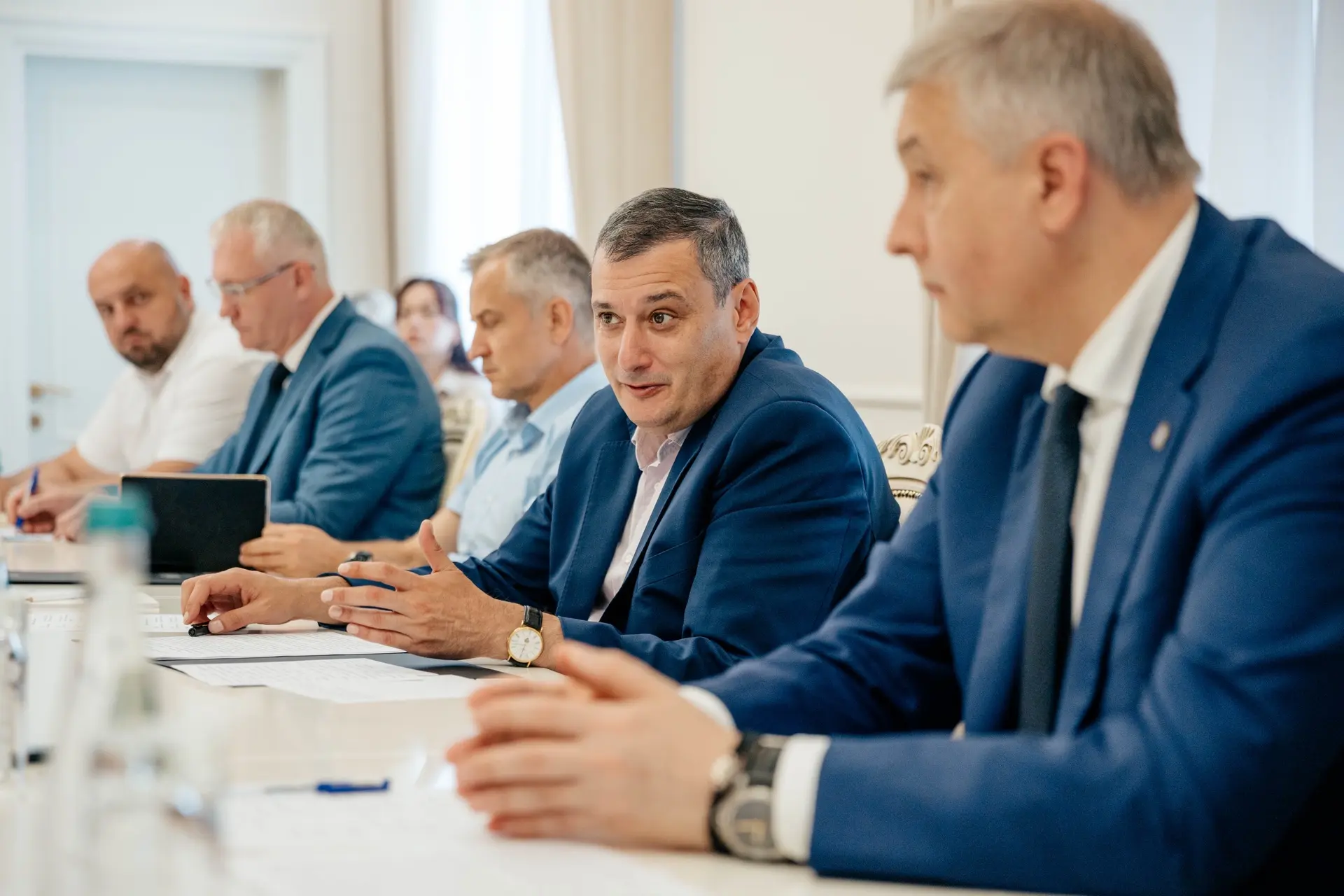 ⛽ Ситуацию на топливном рынке страны и в нашем регионе в частности обсудил с руководств...