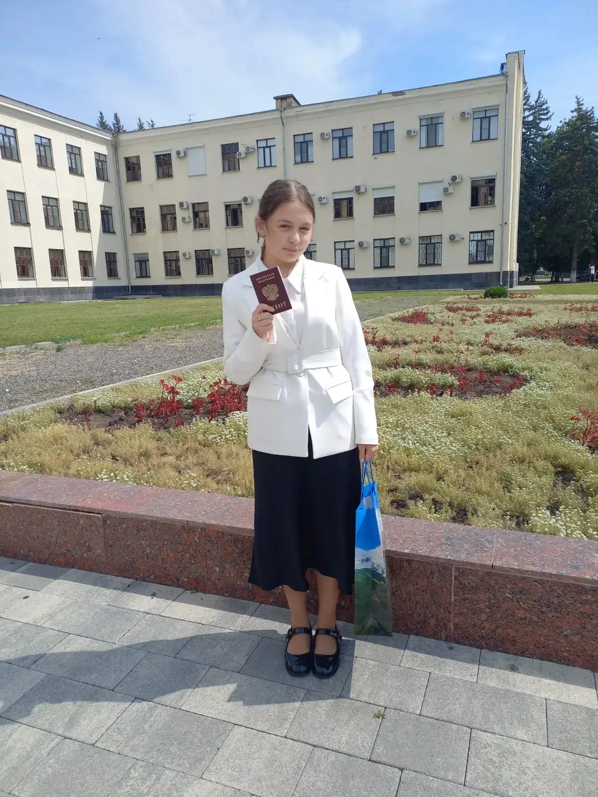 🇷🇺 Поздравляем нашу ученицу Халкечеву Аиду с первым паспортом!