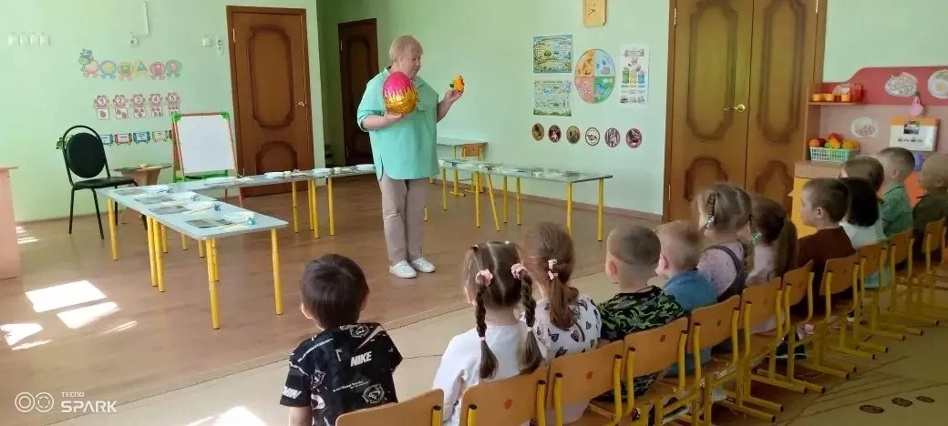 Сегодня во второй младшей группе прошло открытое итоговое занятие по аппликации на тему...