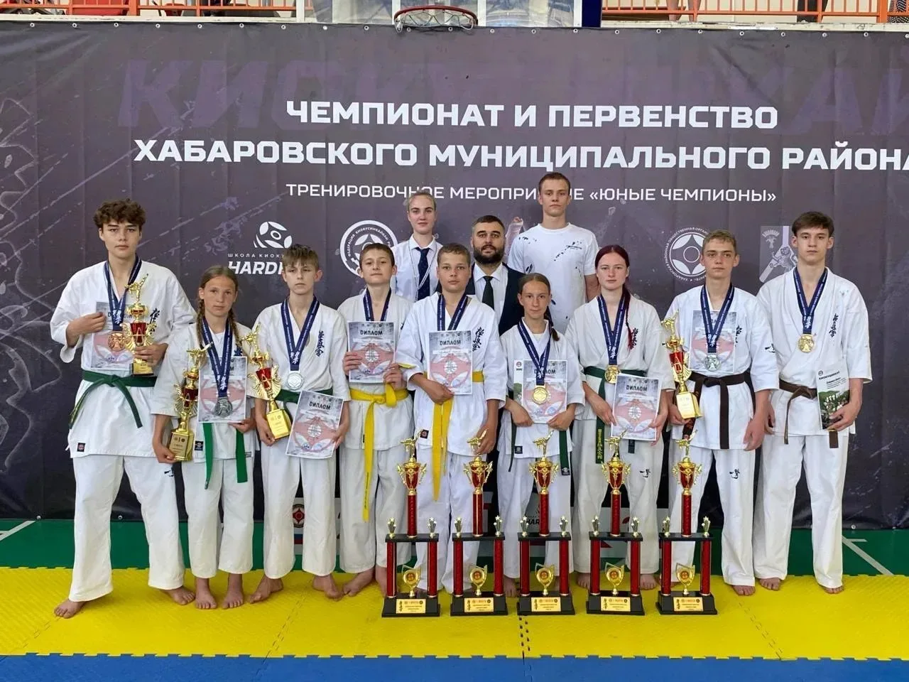🥋 Ворох наград привезли с муниципальных соревнований бойцы по киокусинкай из ЕАО!

Спортсмены Еврей