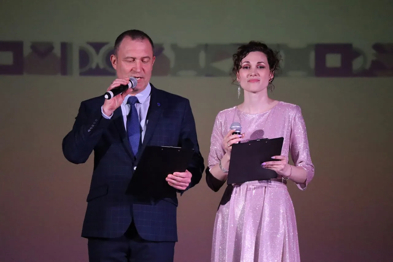 Торжественное праздничное мероприятие, где чествовали работников, культуры было ярким и...