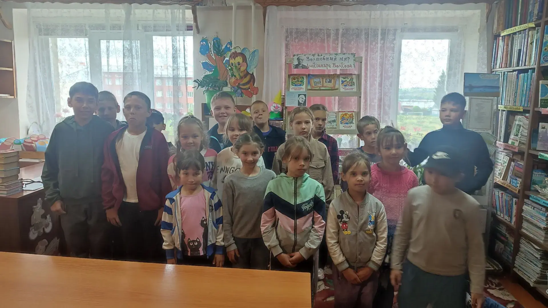 События лагеря "Ангара". 18 июня:

📚 В поселковой библиотеке прошла викторина, приуроченная к 135-л
