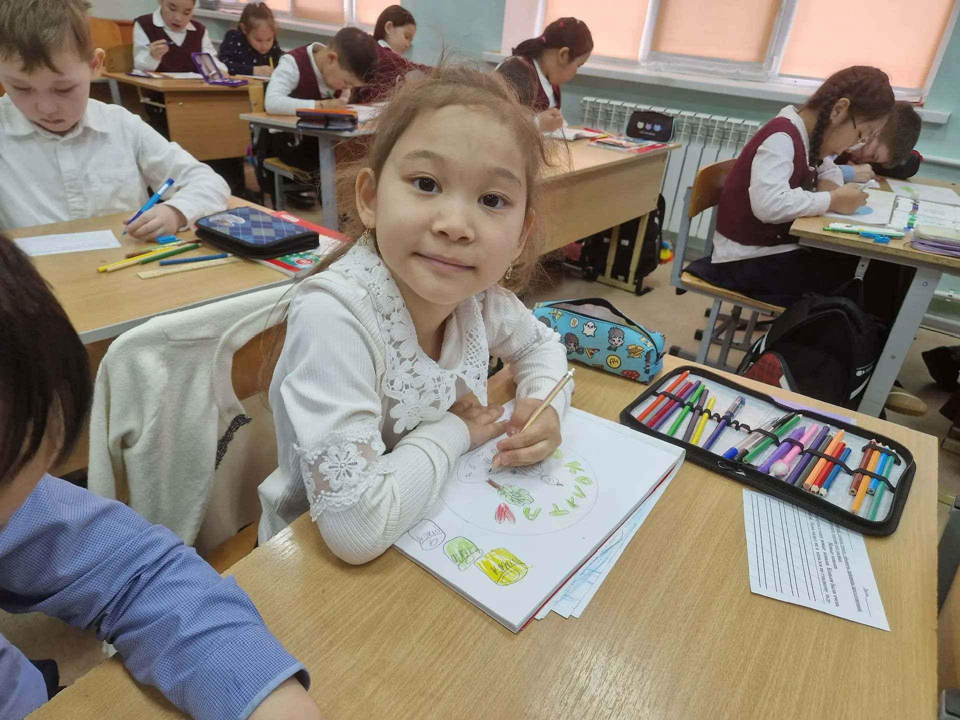🌿 Эколята — защитники природы! 🌿  Сегодня ученики 1 «В», 2 «Г»и 2 "В" классов присоединились к празд