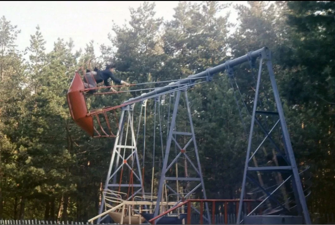 🎡 Аттракцион в парке 40-летия ВЛКСМ, 1989