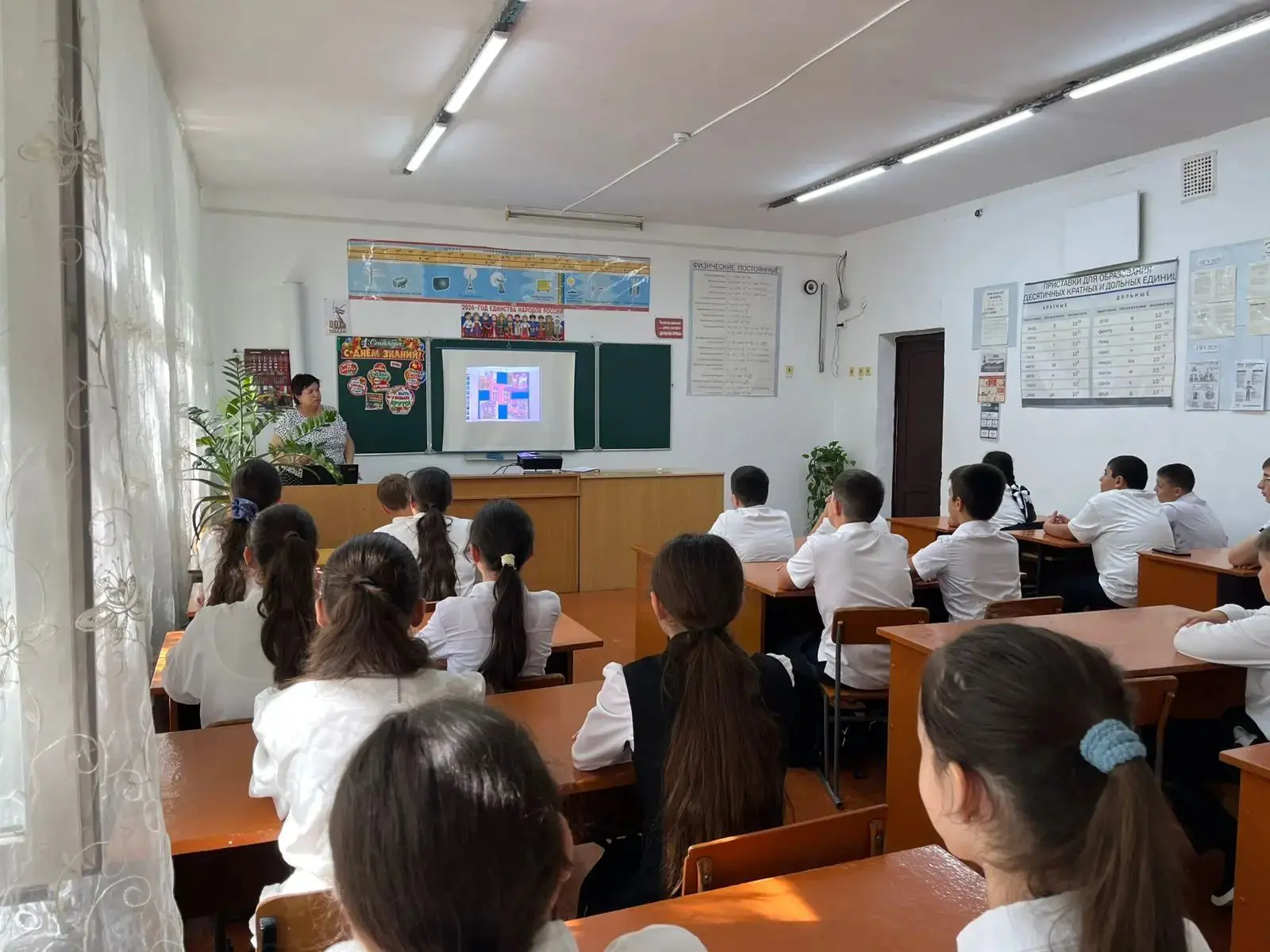 Сегодня в нашей школе прошли классные часы, приуроченные ко Дню солидарности в борьбе с...