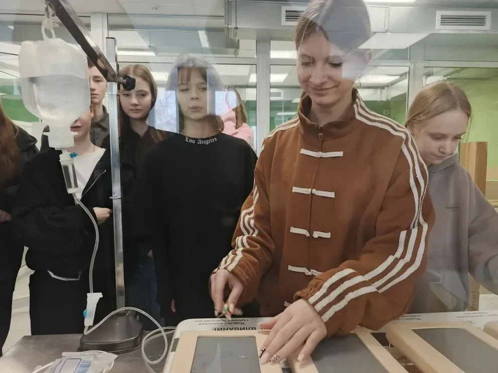 👩‍🔬 Ученики 7 и 9 классов провели незабываемый день в Агротехнологическом университете! 🐾🎓 Они позна