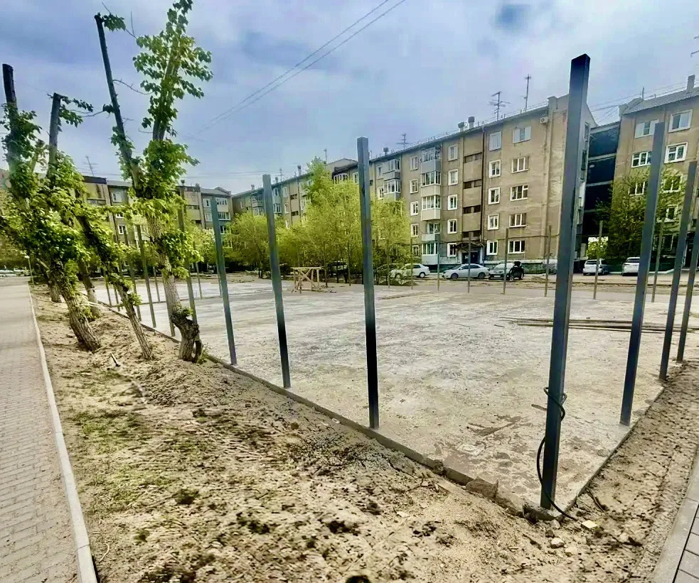Продолжаем планомерно обустраивать городские дворы.