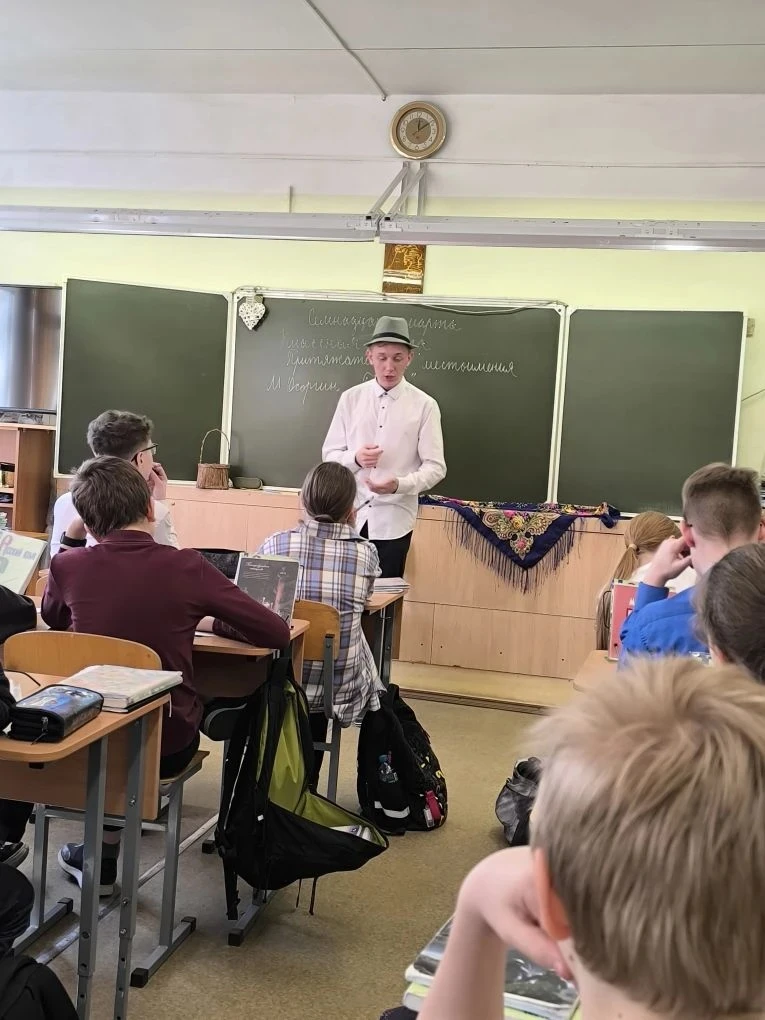 ✨ Увлекательное представление для шестиклассников!  Ученик 9 «А» класса Дмитрий Шутов показал моносп