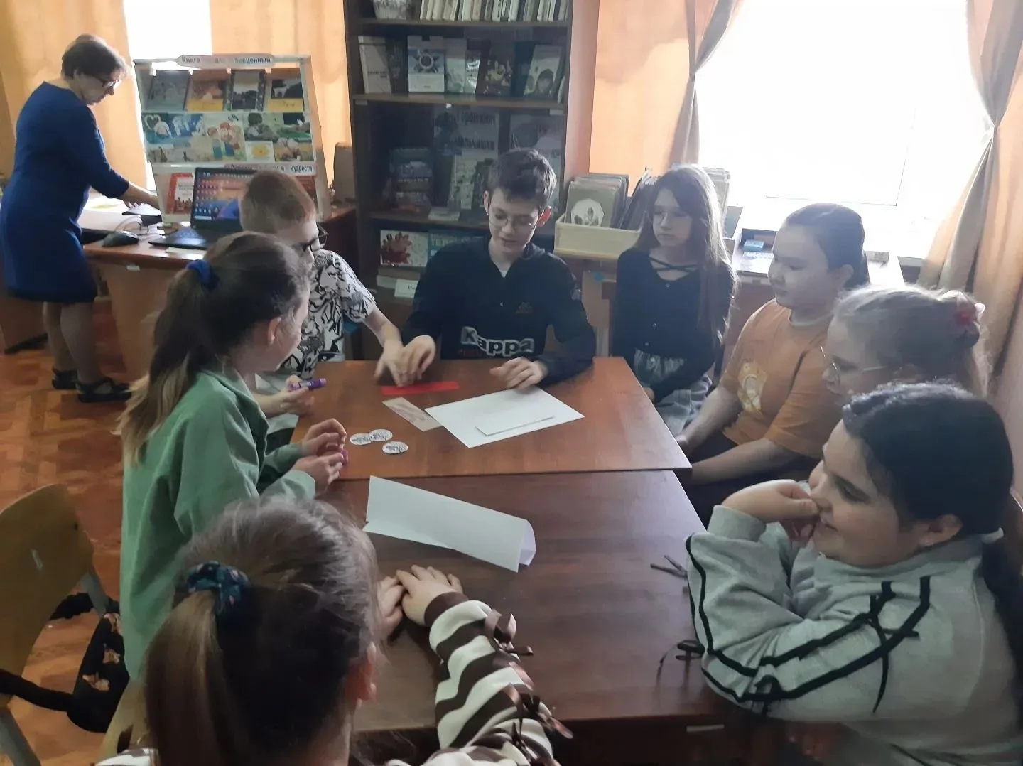 Сила России - в единстве народа!🤝 Сегодня ребята 4Б и 4А посетили школьную библиотеку. Они приняли а