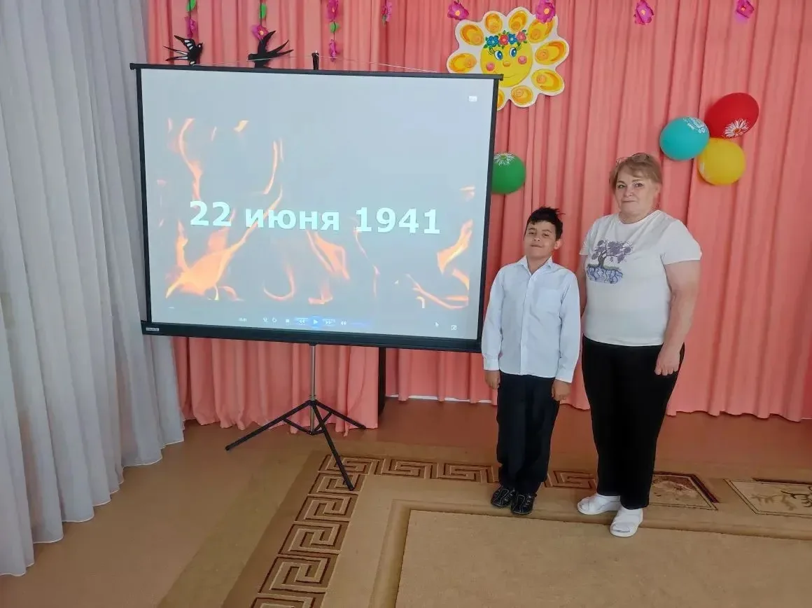 День памяти и скорби: урок мужества для юного поколения

День памяти и скорби - важнейшая дата, кото