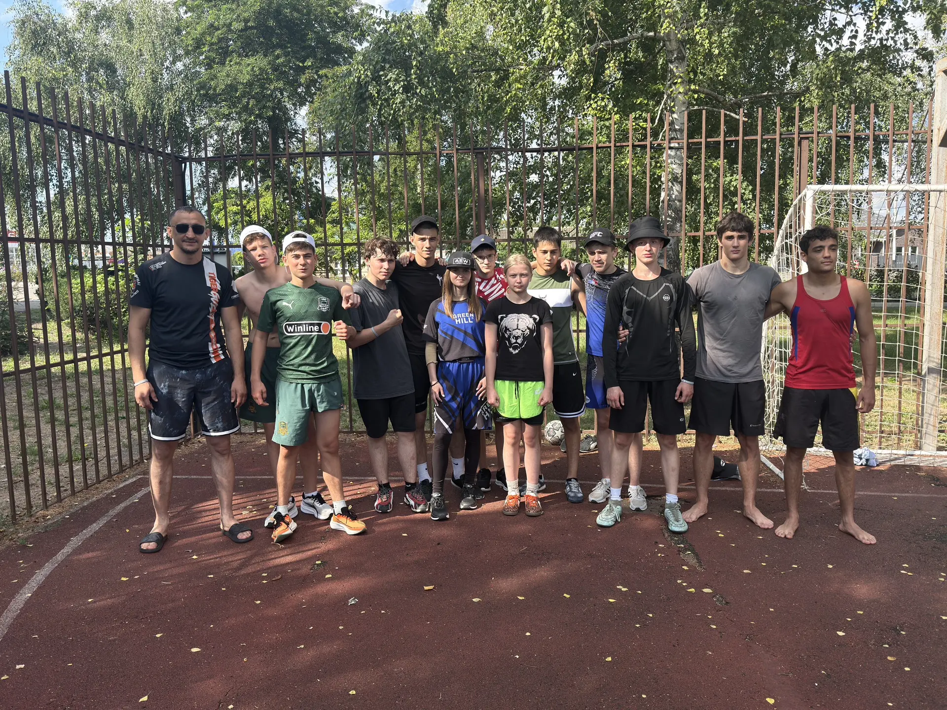 Осваиваем технику красивого боя 🤼‍♀ 

🥊 Сегодня на открытой спортивной площадке возле молодëжного 