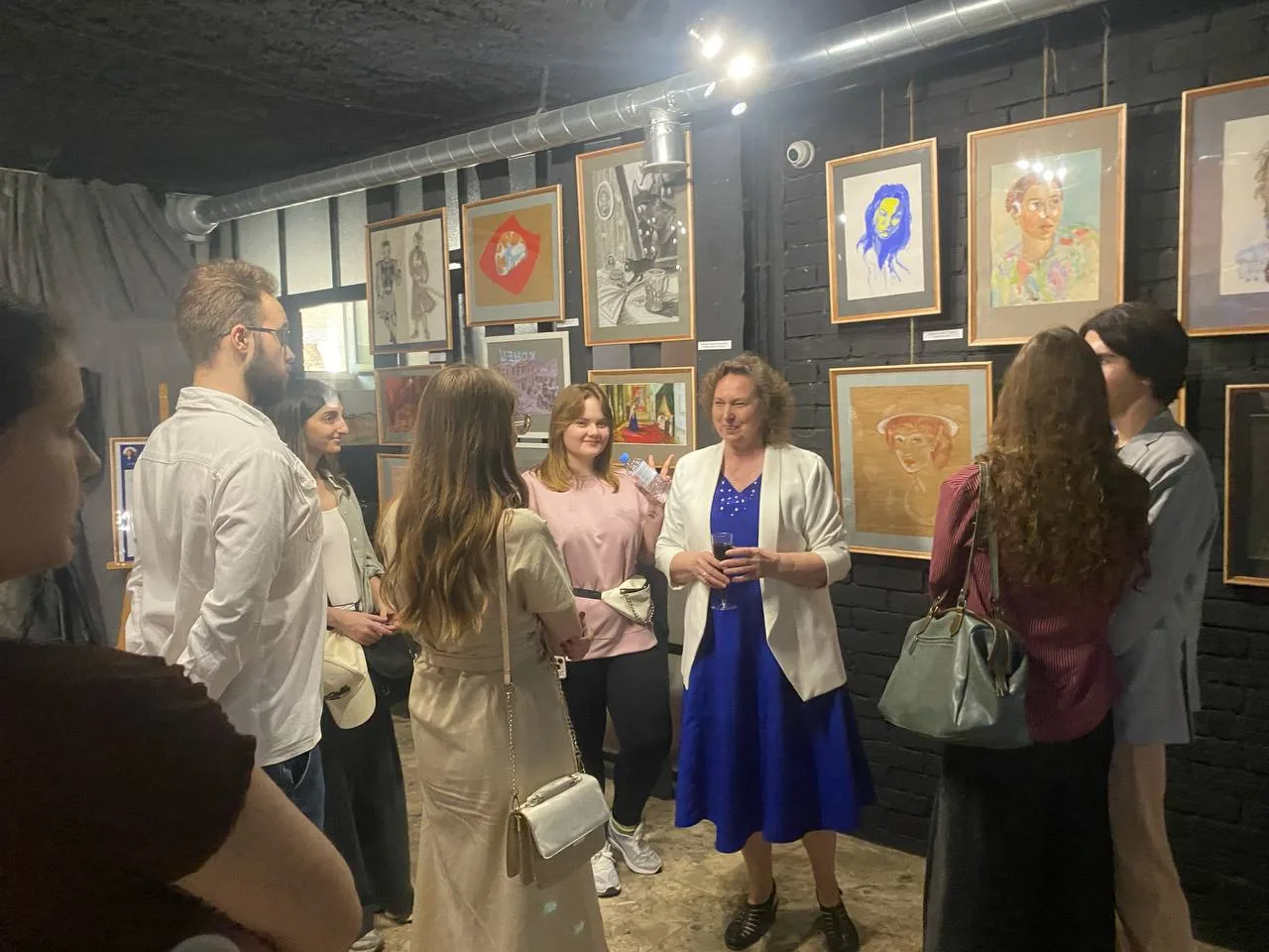 👩‍🎨В галерее «колокольников 17» прошло открытие персональной выставки преподавателя художественног