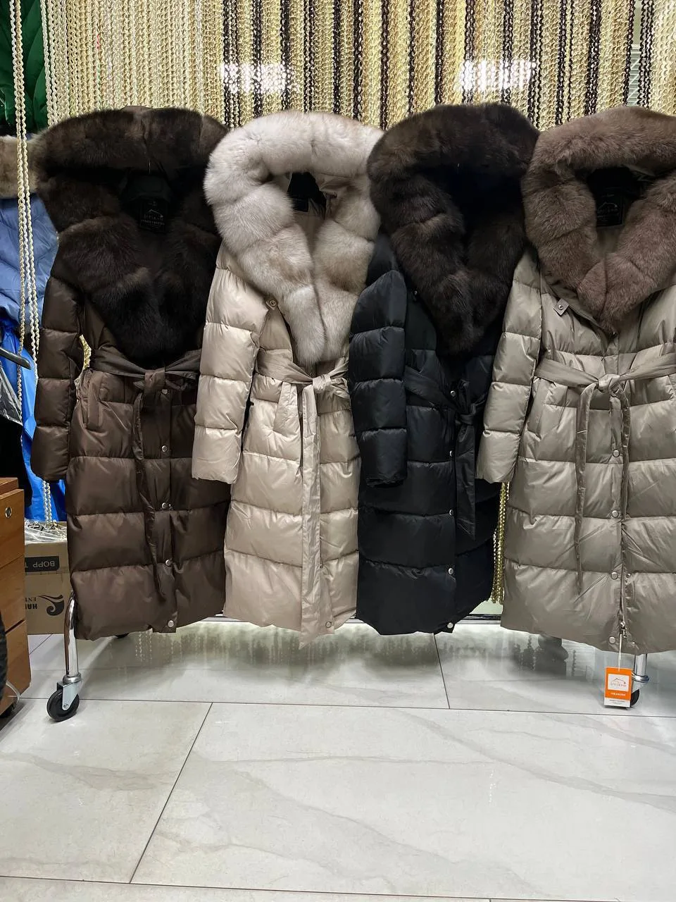 Получили длинные пуховики;