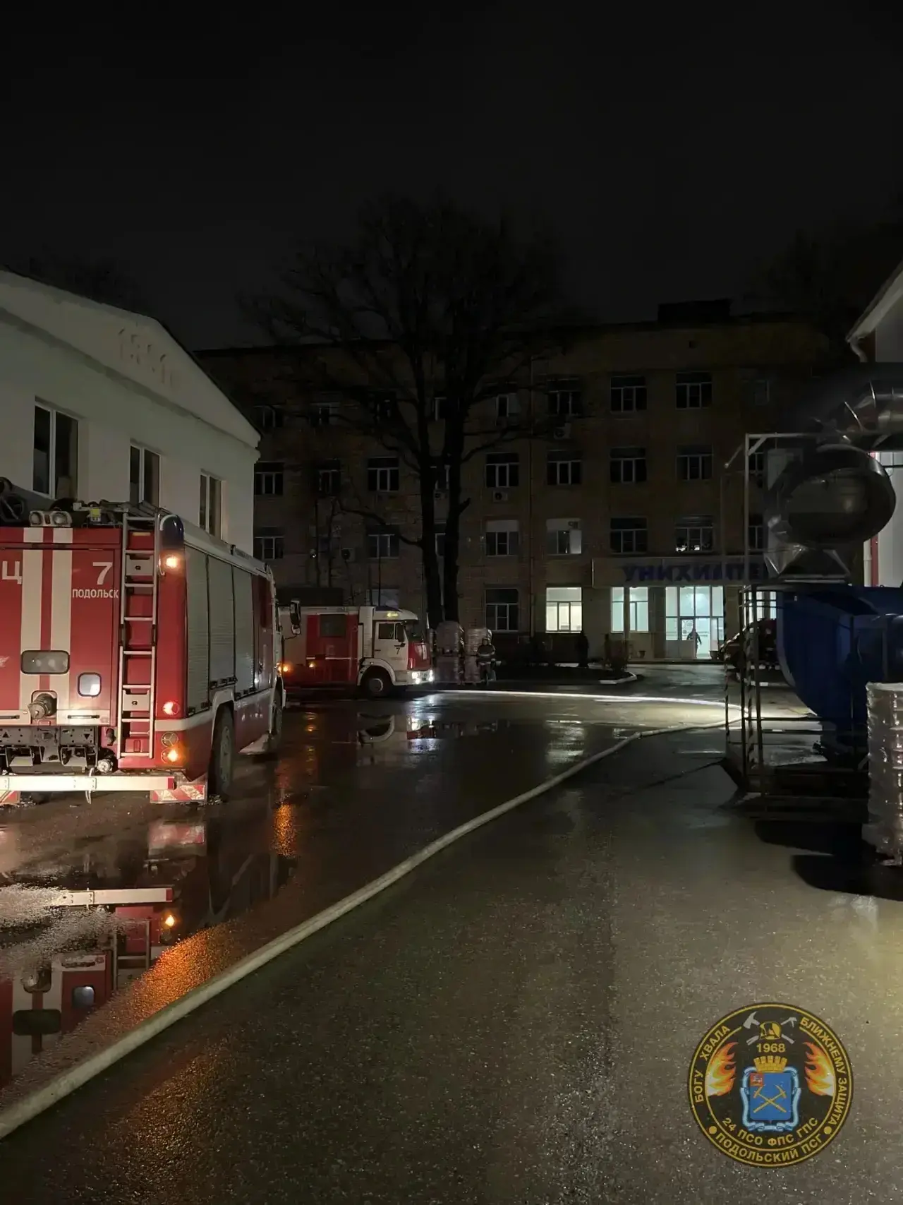 🚒 В Климовске потушили возгорание в производственном здании  Накануне в 22:35 на пульт центрального 