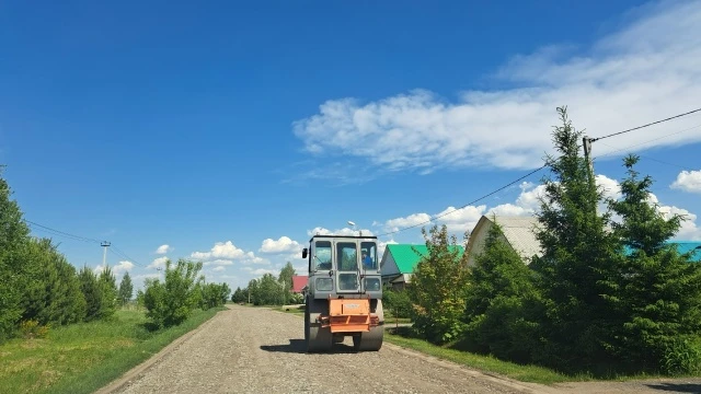 Восстановление профиля щебеночного покрытия дорог.