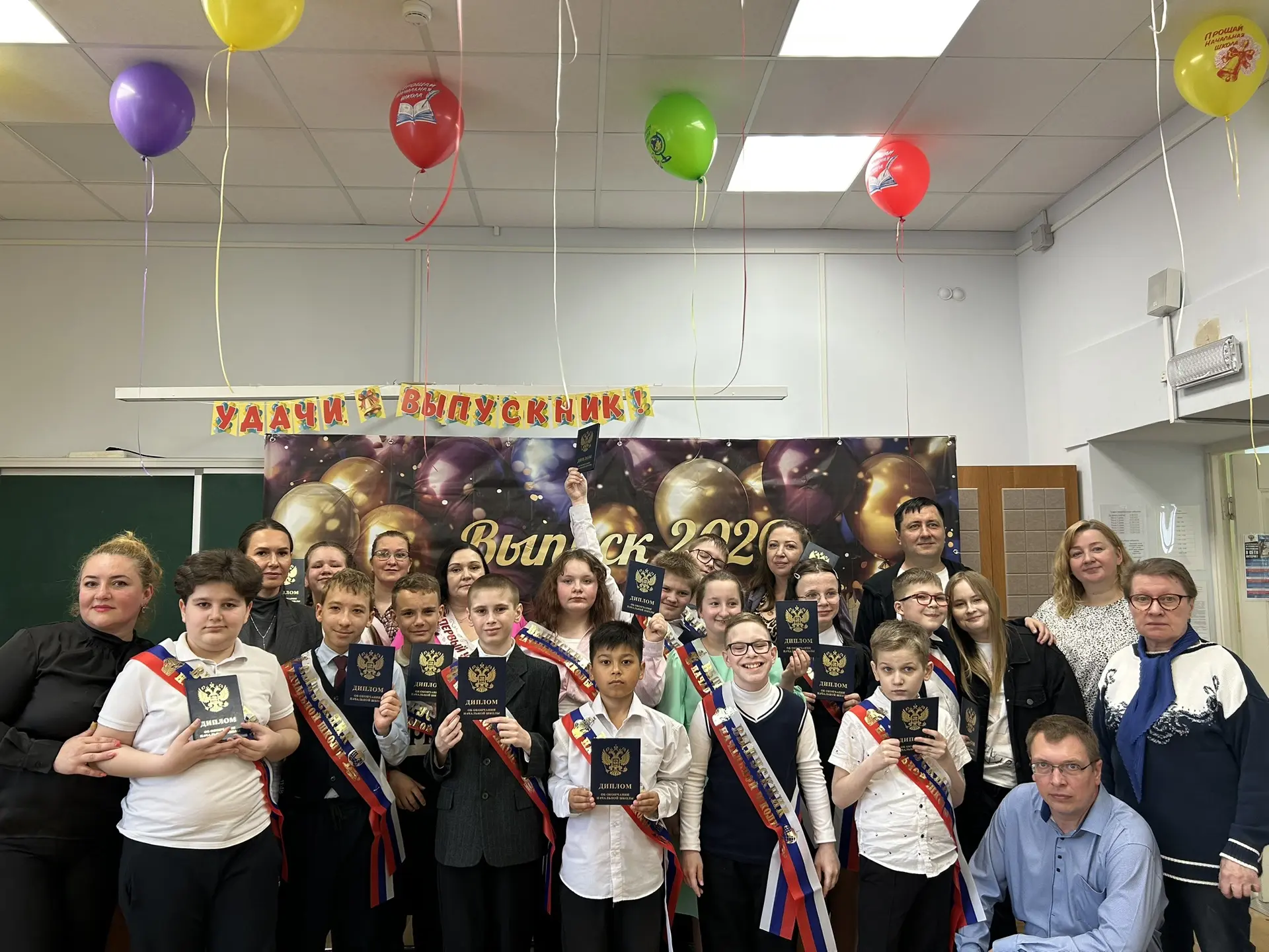 🌟🎉 Праздничный выпускной 4А класса! 🎉🌟