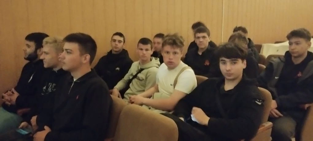 Накануне Дня Святой Троицы в нашем ДК состоялся тематический час, посвящённый празднику...