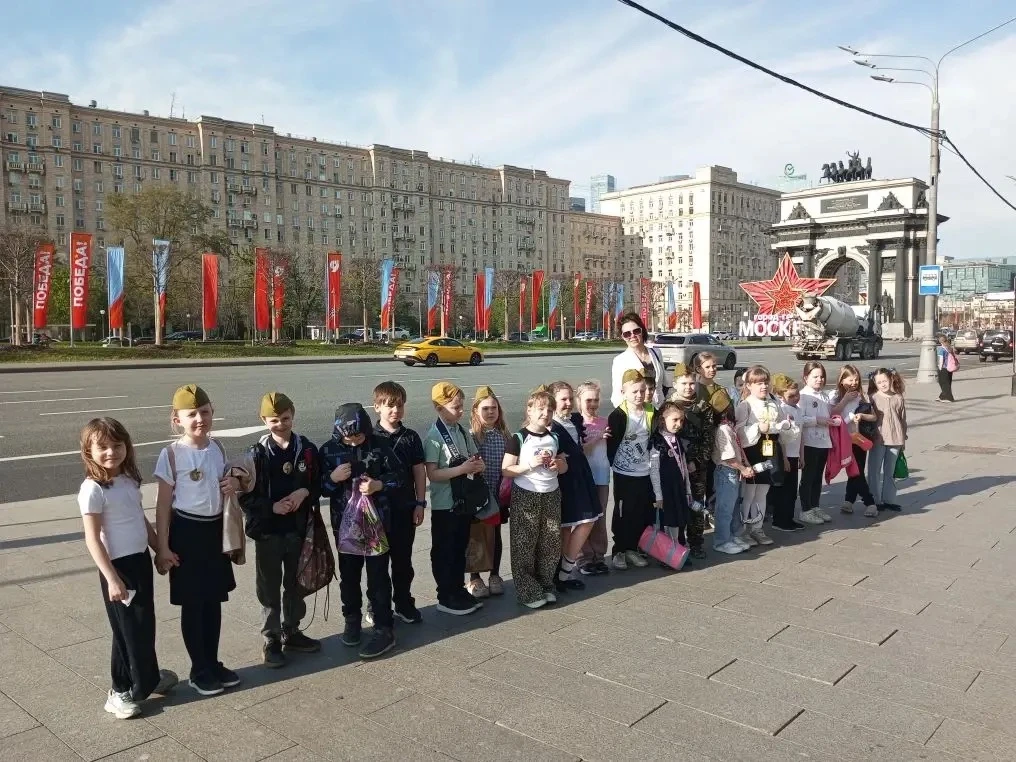 Урок памяти маршрутом «Дорогами войны» !  В преддверии Дня Победы ученики 1 «Б» класса совершили уче