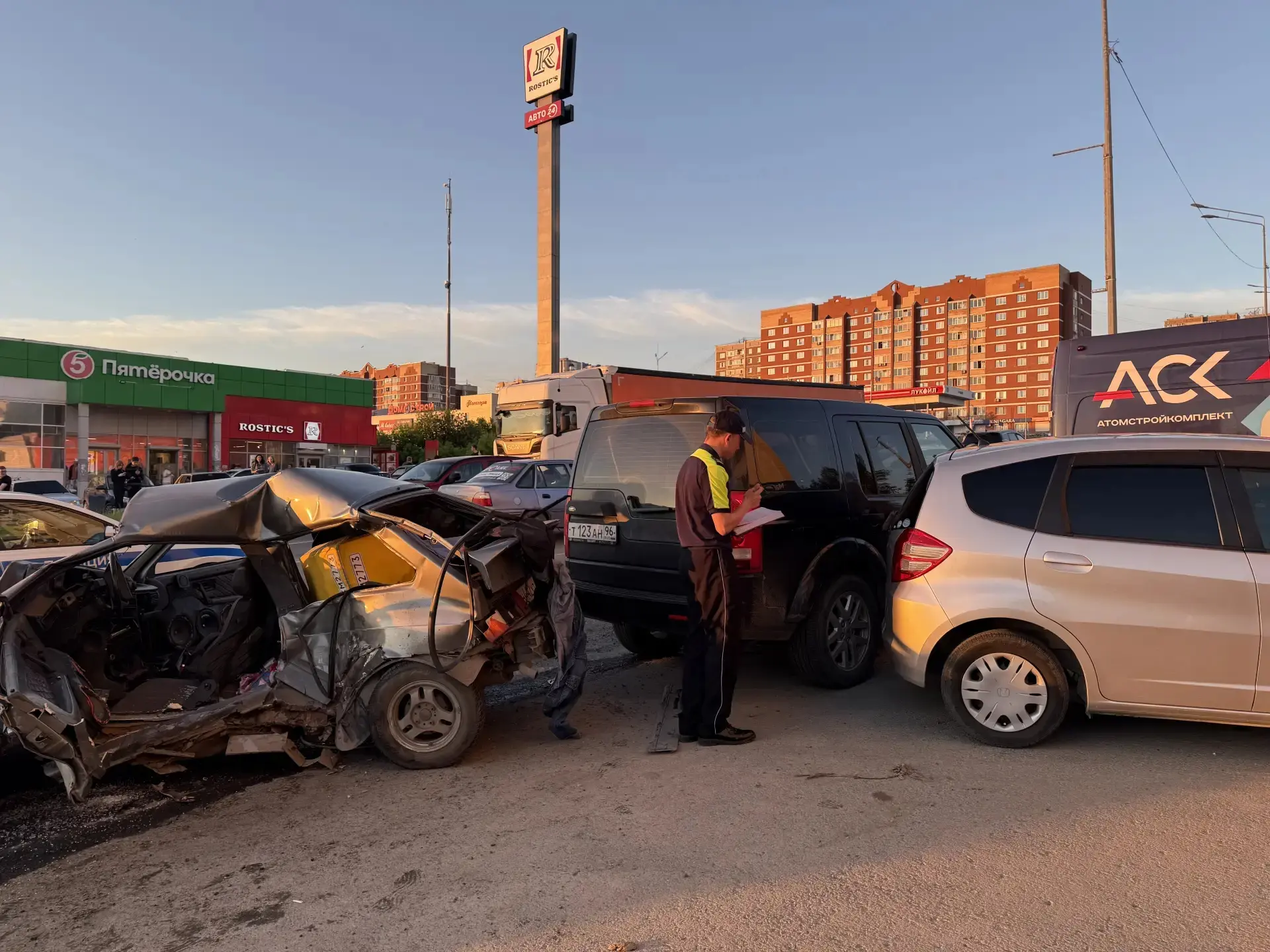 🚔🚨❗Автоинспекторы работают на месте ДТП в Первоуральске, которое спровоцировал нетрез...
