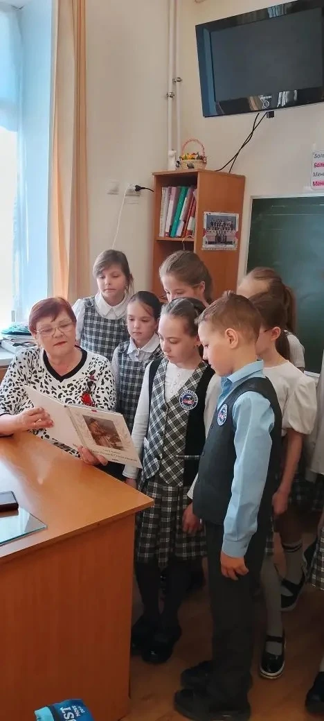 «Читаем детям о войне»  Сегодня к нам в гости приходила Медведевская Детская-Библиотека. Сотрудники 