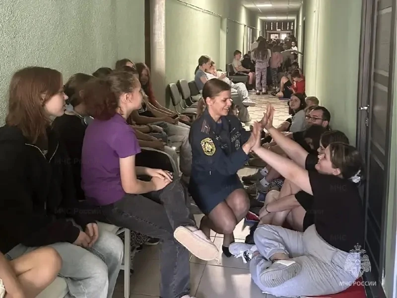 🧐Знания — сила, а практика — уверенность: в санатории «Лесной» побывали сотрудники МЧС России
 
В с