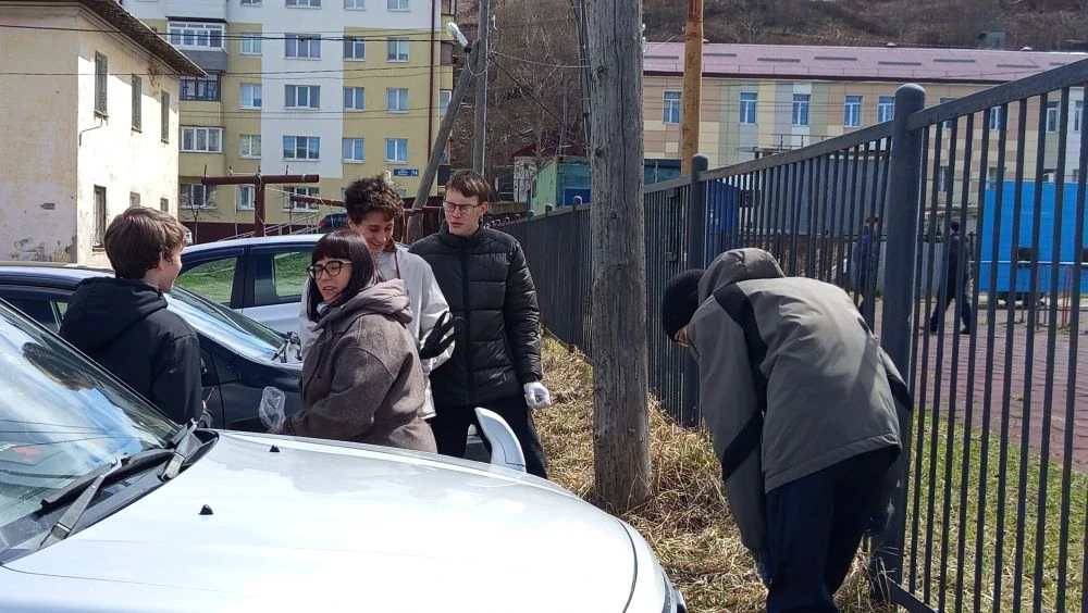 ☀ Школьный субботник в самом разгаре! Ученики нашей школы продолжают активно и с большим энтузиазмом