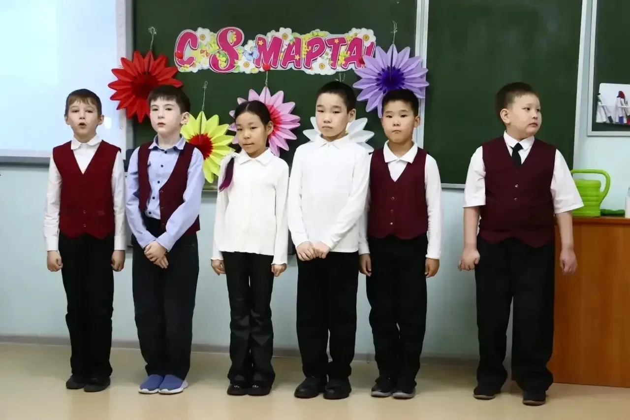 🌸 Трогательный праздник в 1 «В» классе к 8 Марта 🌸  В 1 в классе прошёл незабываемый праздник «Для м