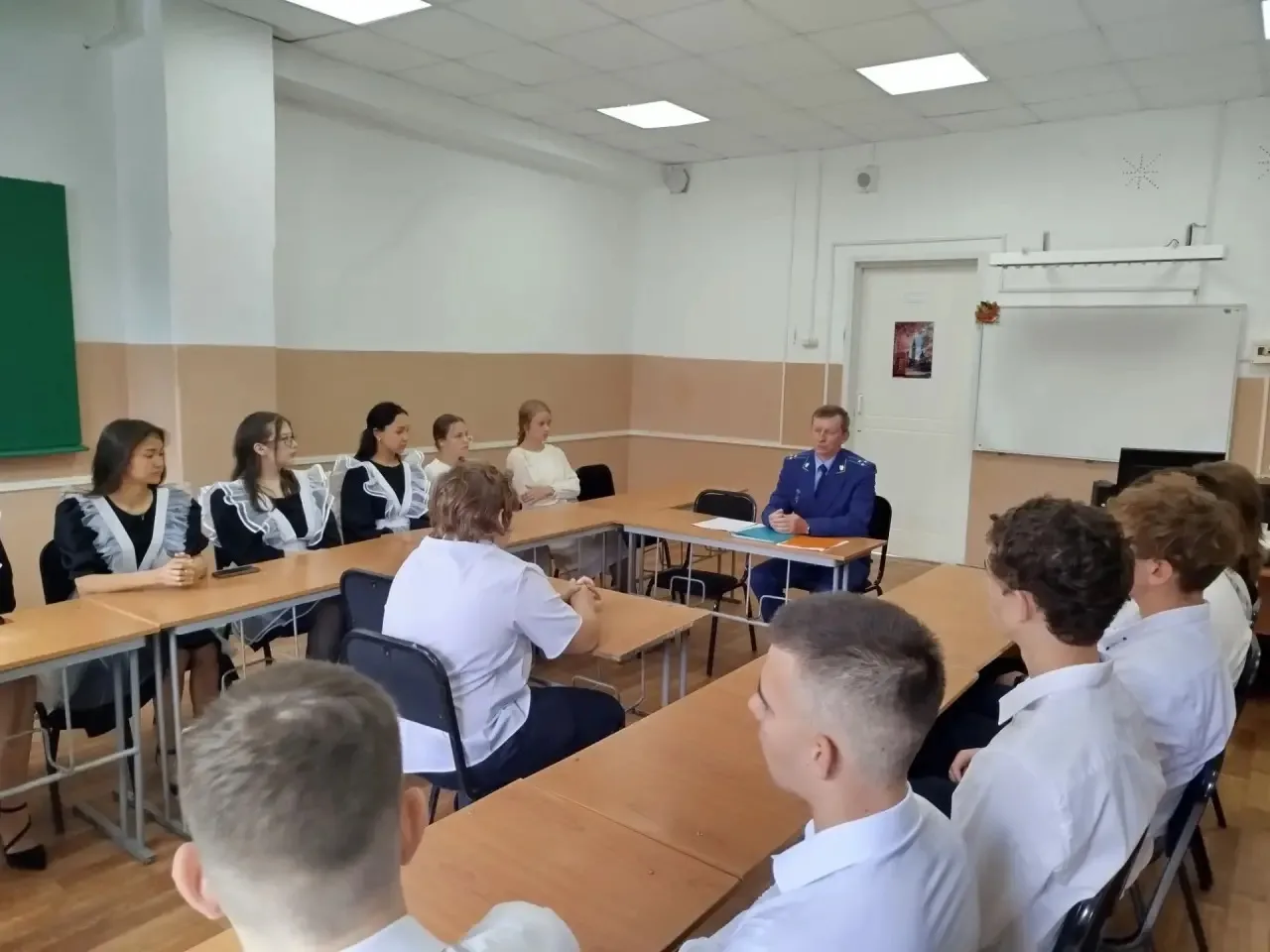 🎓 Профориентационная беседа с прокурором Исилькульской межрайонной прокуратуры Тракима...