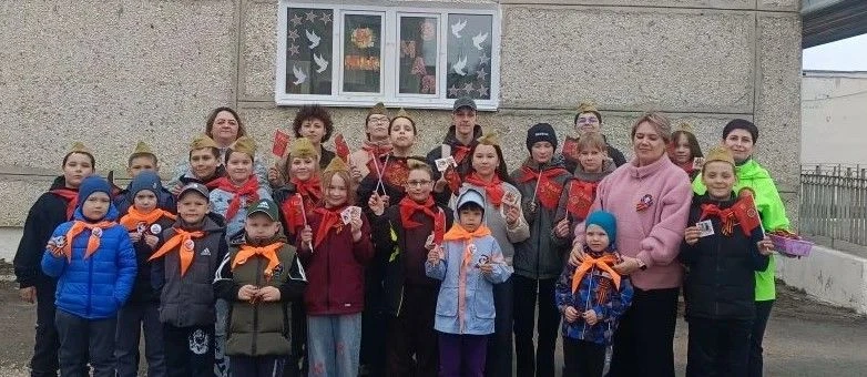 В преддверии праздника Дня Победы юные Гайдаровцы МАДОУ № 5 совместно со своими наставн...